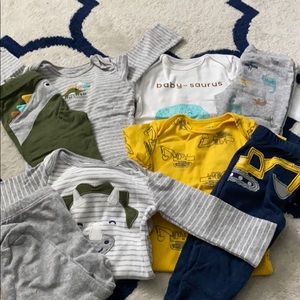 Lot of 4 baby boy outfits 6M